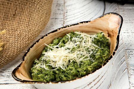 Шпинат со сливками