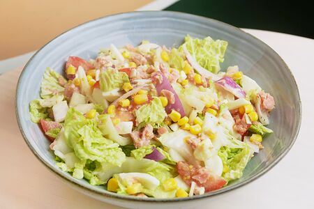 Летний салат с тунцом