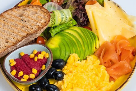 Скрэмбл с лососем