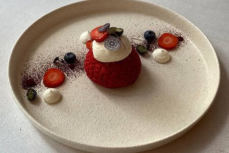 Шу с вишневым конфи