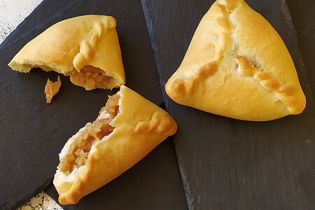 Пирожок с яблоком