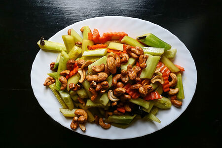 Огурец с кешью