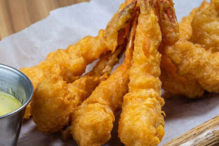 Креветки темпура с соусом васаби