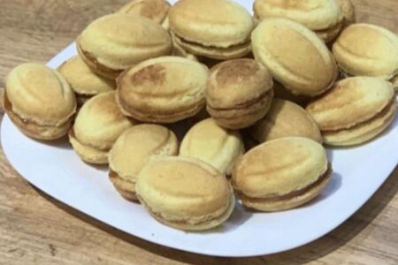 Орешки с вареной сгущенкой