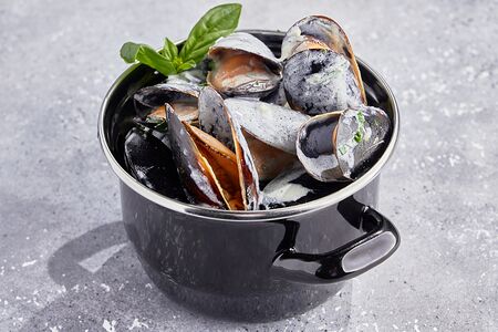 Мидии в сливочном соусе