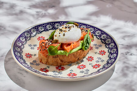 Брускетта с лососем