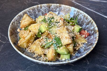 Салат с хрустящими баклажанами