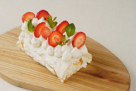 Меренговый рулет