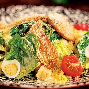 Салат Цезарь с курицей