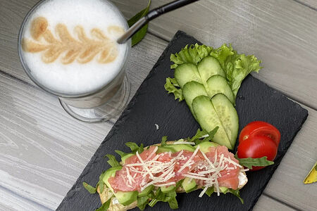 Брускетта с семгой