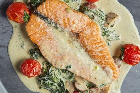 Лосось со шпинатом