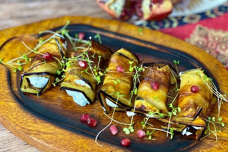 Рулетики из баклажан