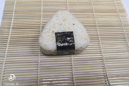 Онигири с курицей в терияки