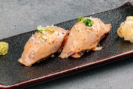 Суши ментайко абури тунец