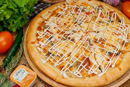 С курицей и грибами на пышном тесте