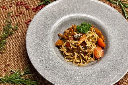 Удон с телятиной