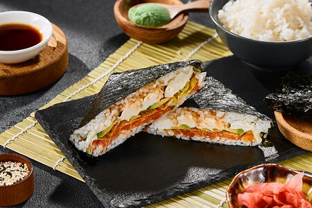 Сэндвич по-японски с лососем