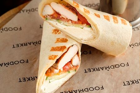 Тортилья с куриным филе и сливочным сыром