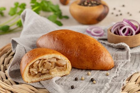 Пирожок с капустой