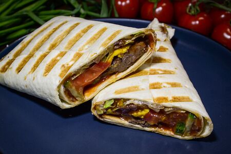 Шаурма с говяжьей котлетой