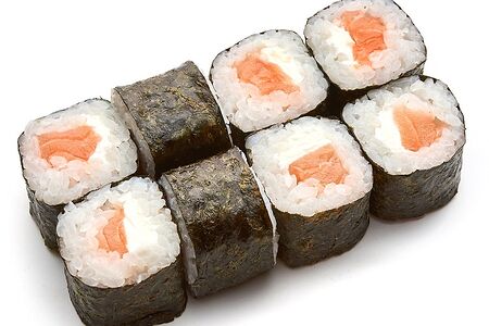 Маки с лососем и сыром