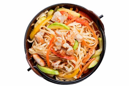 Лапша удон с курицей и овощами