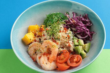 Поке с креветками и ореховым соусом