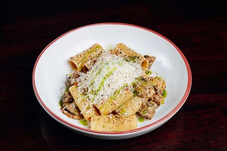 Ригатони с томленой говядиной