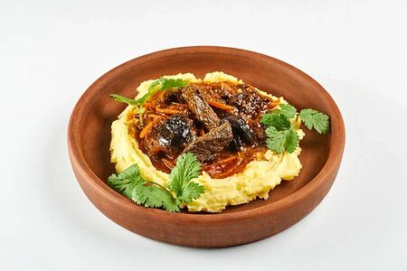 Говядина с черносливом и пюре