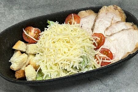 Салат Цезарь с курицей