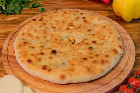 Осетинский пирог с красной рыбой, сыром и шпинатом 