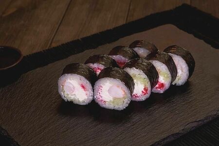 Ролл с креветкой