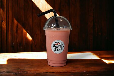 Клубничный коктейль