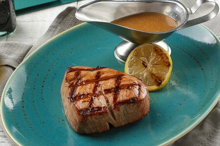 Стейк из атлантического тунца