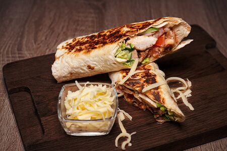 Шаверма в лаваше с сыром