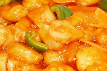 Креветки без панциря, тушенные с ананасом в кисло-сладком соусе