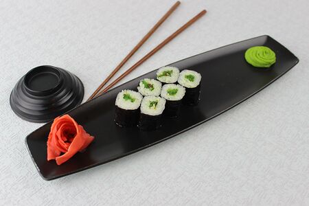 Ролл с чукой