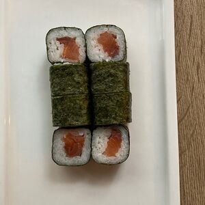 Маки с лососем
