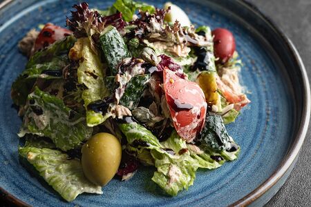 Салат с тунцом