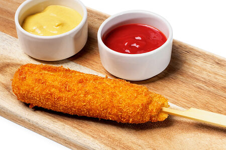 Корн-дон с моцареллой и сосиской