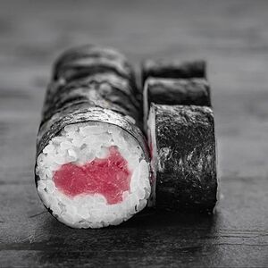 Ролл с тунцом