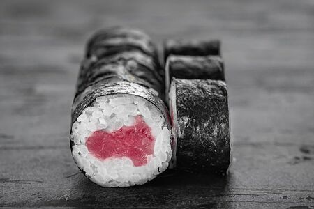 Ролл с тунцом