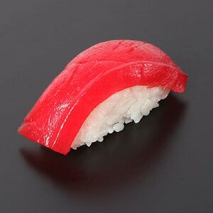 Суши с тунцом