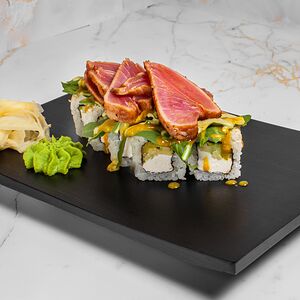 Ролл Салат с тунцом татаки