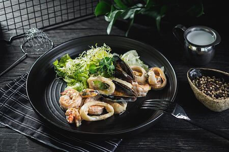 Салат с морепродуктами Gavan