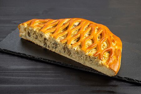 Пирог с курицей и грибами
