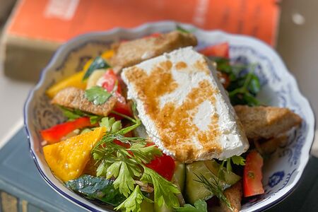 Деревенский салат с брынзой