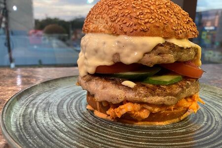 Дабл-бургер с куриной котлетой