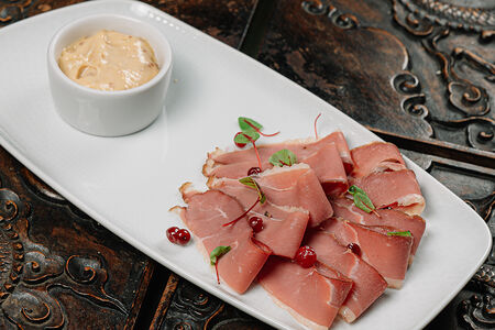 Утиная грудка горячего копчения