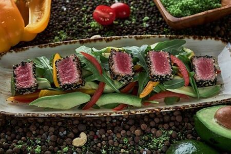 Салат с тунцом и авокадо